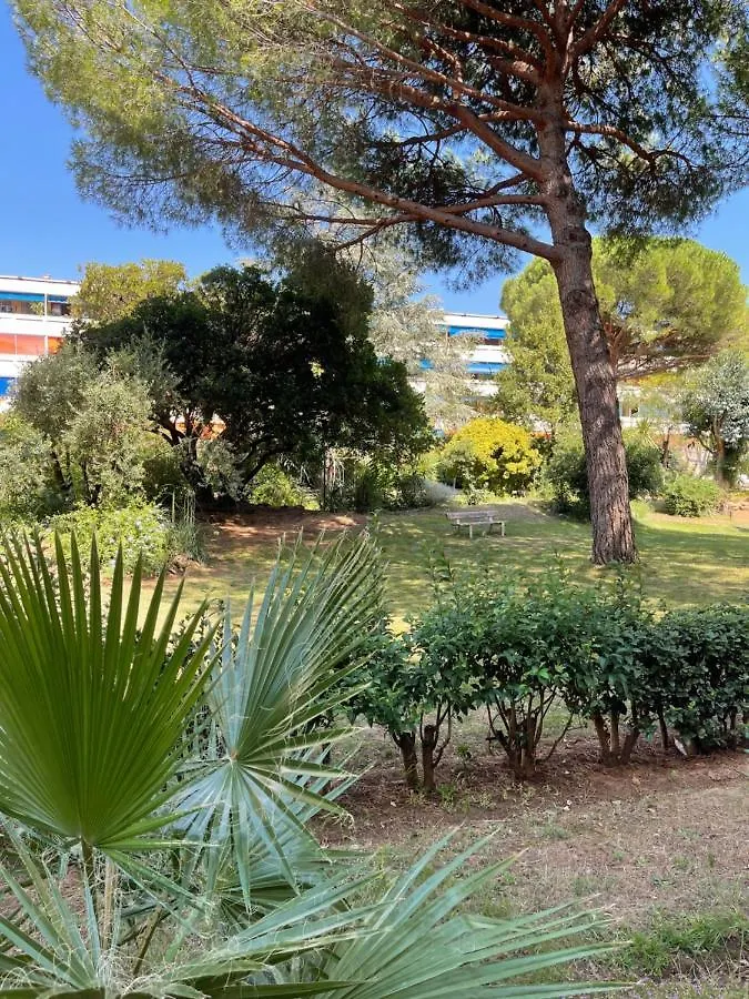 Frejus Plage - 50M2 Au Calme, Tout A Pieds 0*,  France